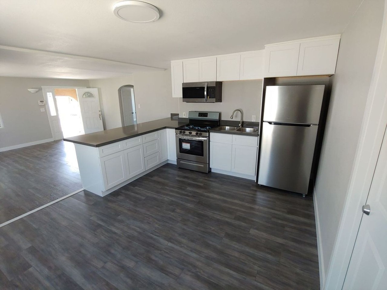 Hawthorne Duplex - Photo 2 of 14