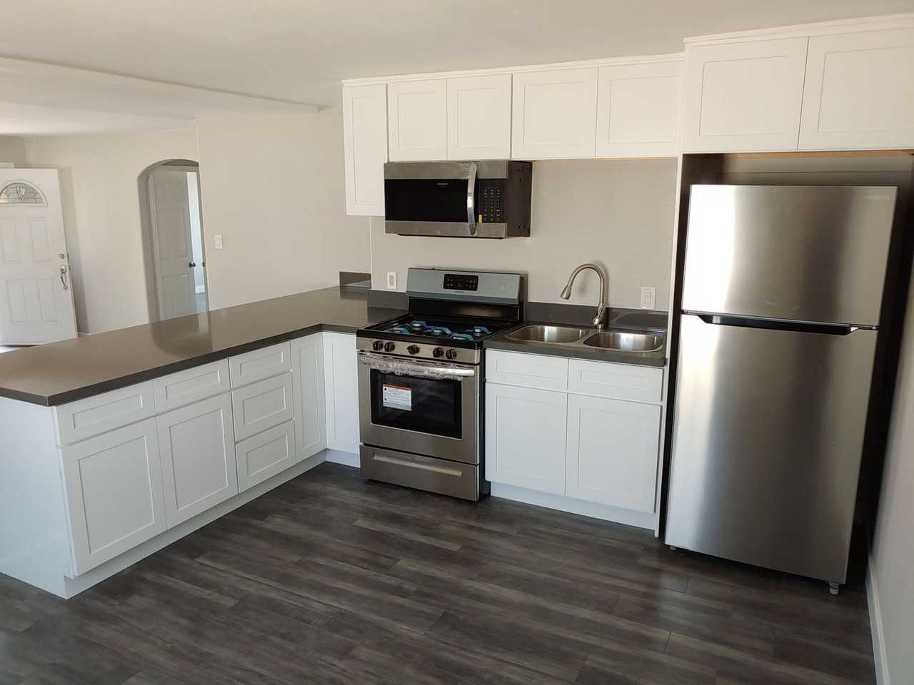 Hawthorne Duplex - Photo 3 of 14