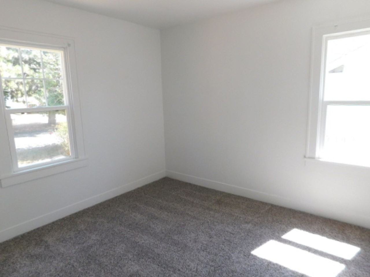 1385 18th St Ne - Photo 5 of 10