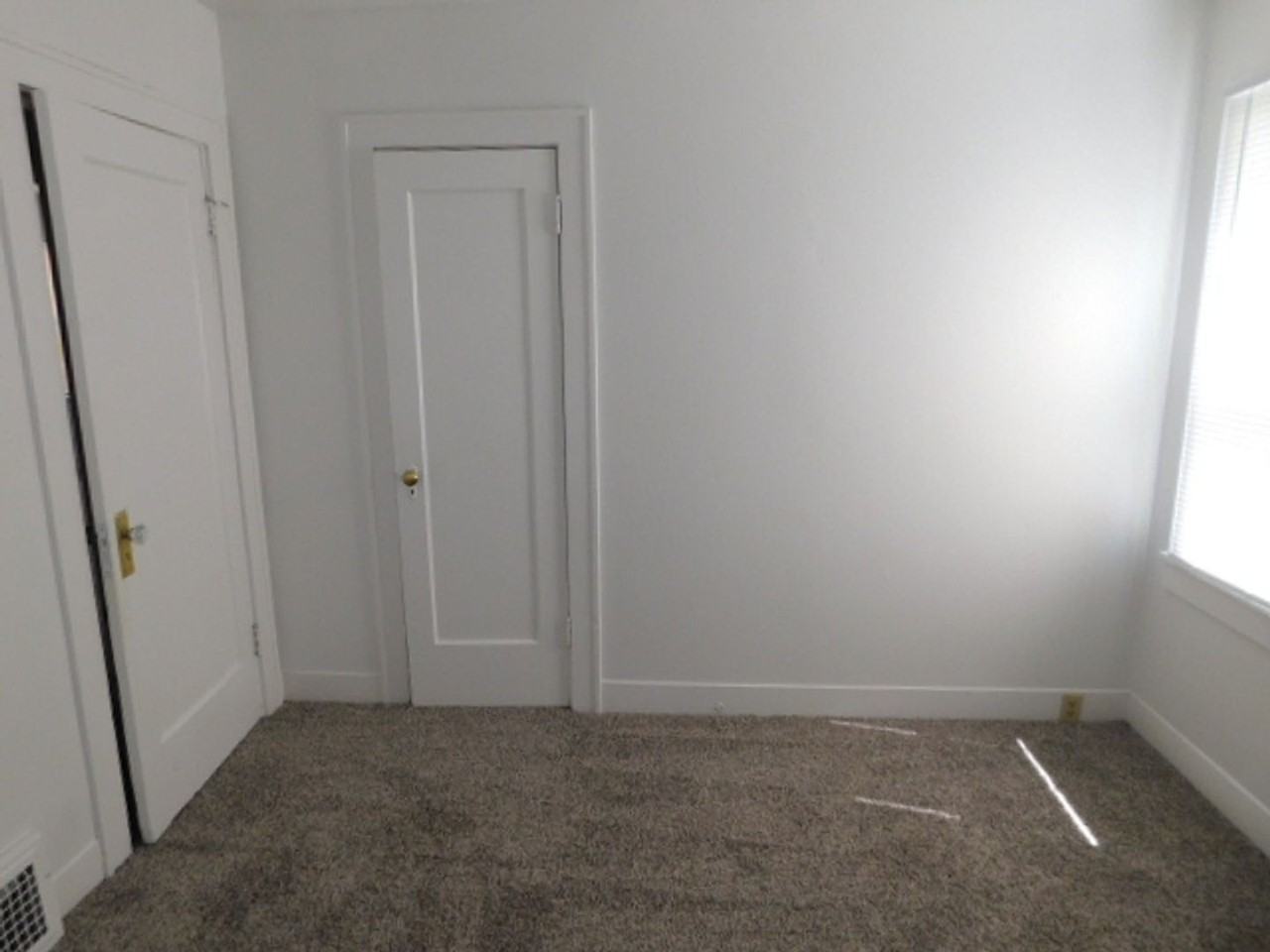 1385 18th St Ne - Photo 6 of 10