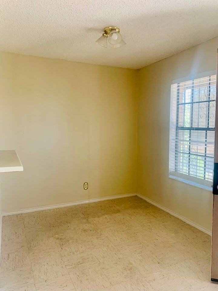 Dos Estrellas Apartments - Photo 4 of 19