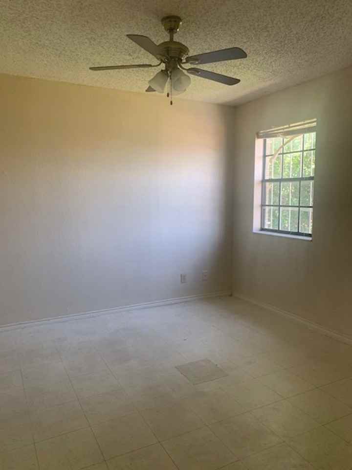 Dos Estrellas Apartments - Photo 7 of 19