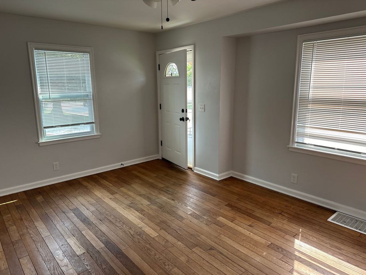1117 Rode Ave - Photo 3 of 7