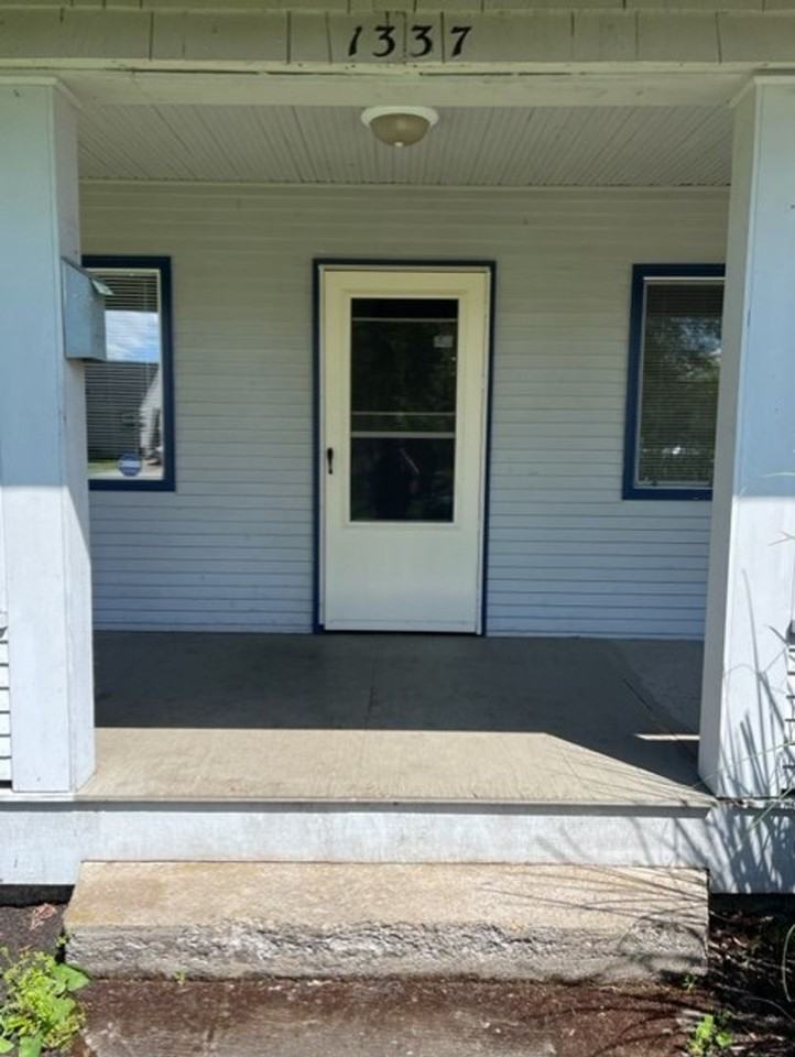 1337 Jefferson St - Photo 3 of 23