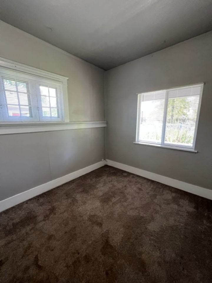 1337 Jefferson St - Photo 6 of 23