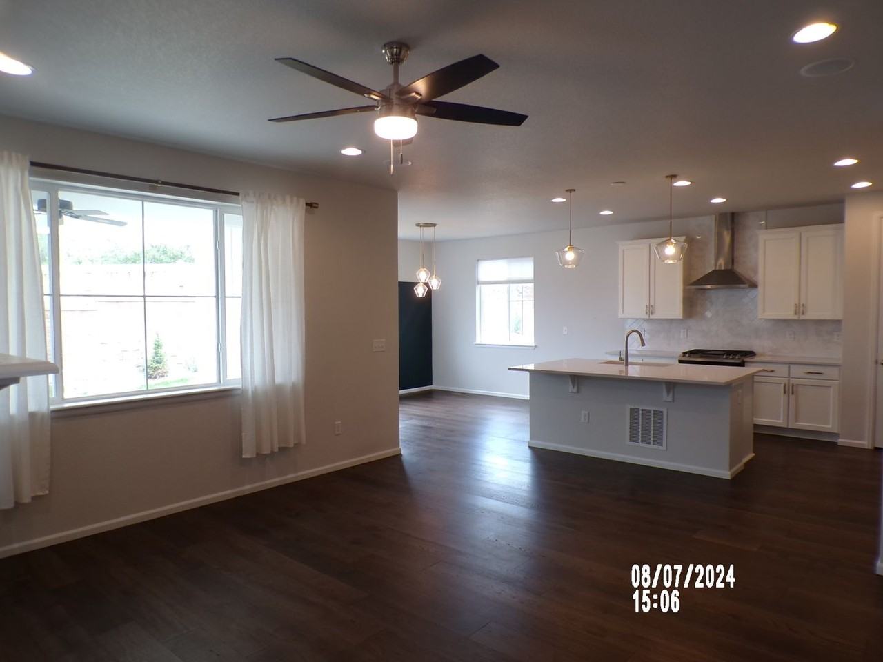 979 Oleander St - Photo 4 of 35