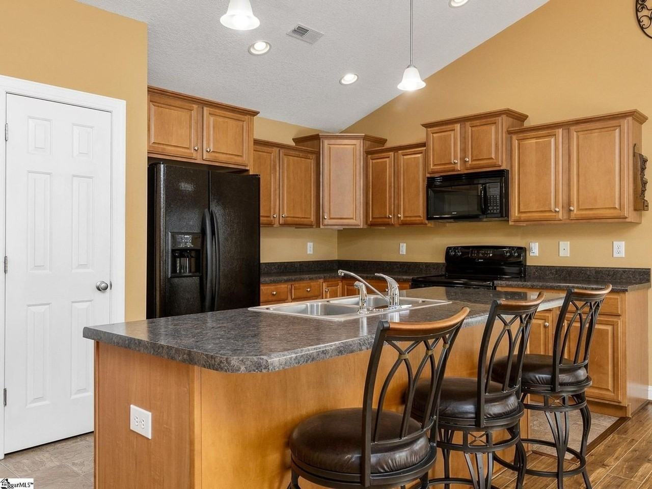 101 Arkell Dr - Photo 3 of 22