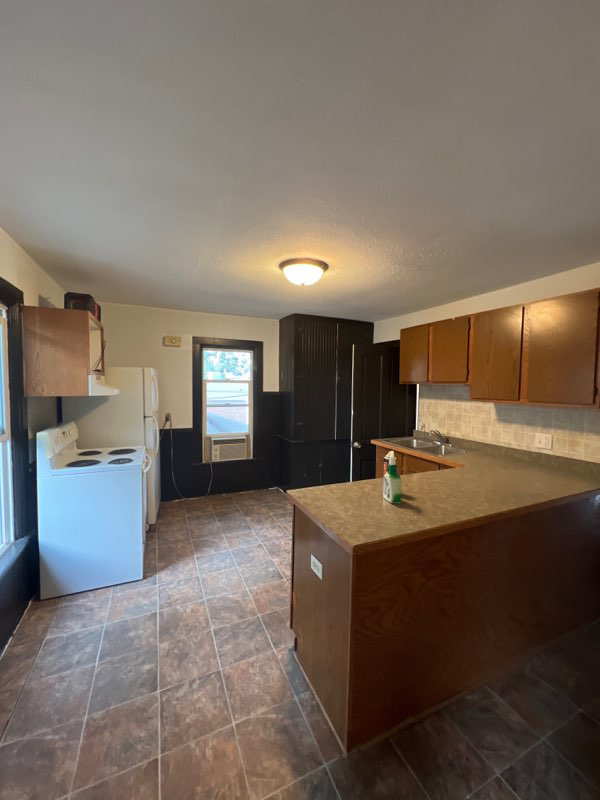 220 State Street #1/2 - Photo 3 of 10