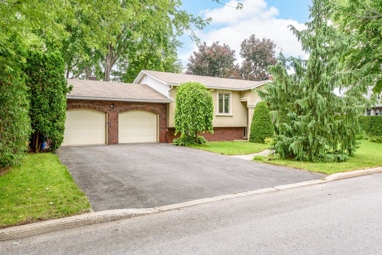 8020 Rue Nathalie - Photo 2 of 54