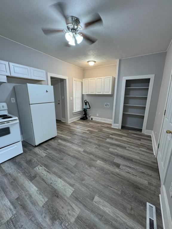 197 W Locust St - Photo 3 of 10