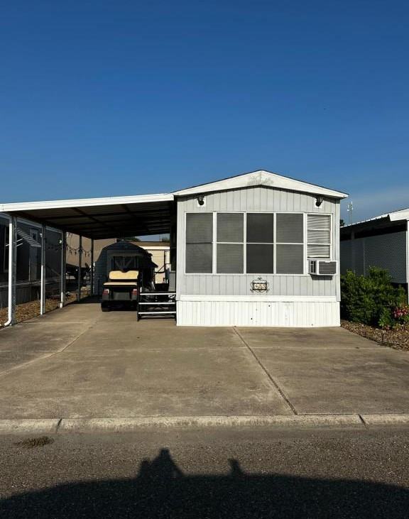 423 Elm St - Photo 2 of 19