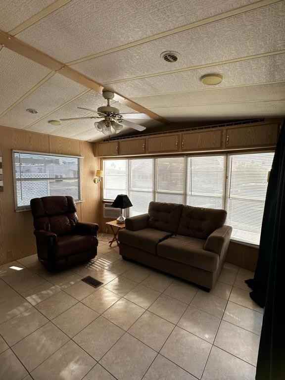 423 Elm St - Photo 3 of 19