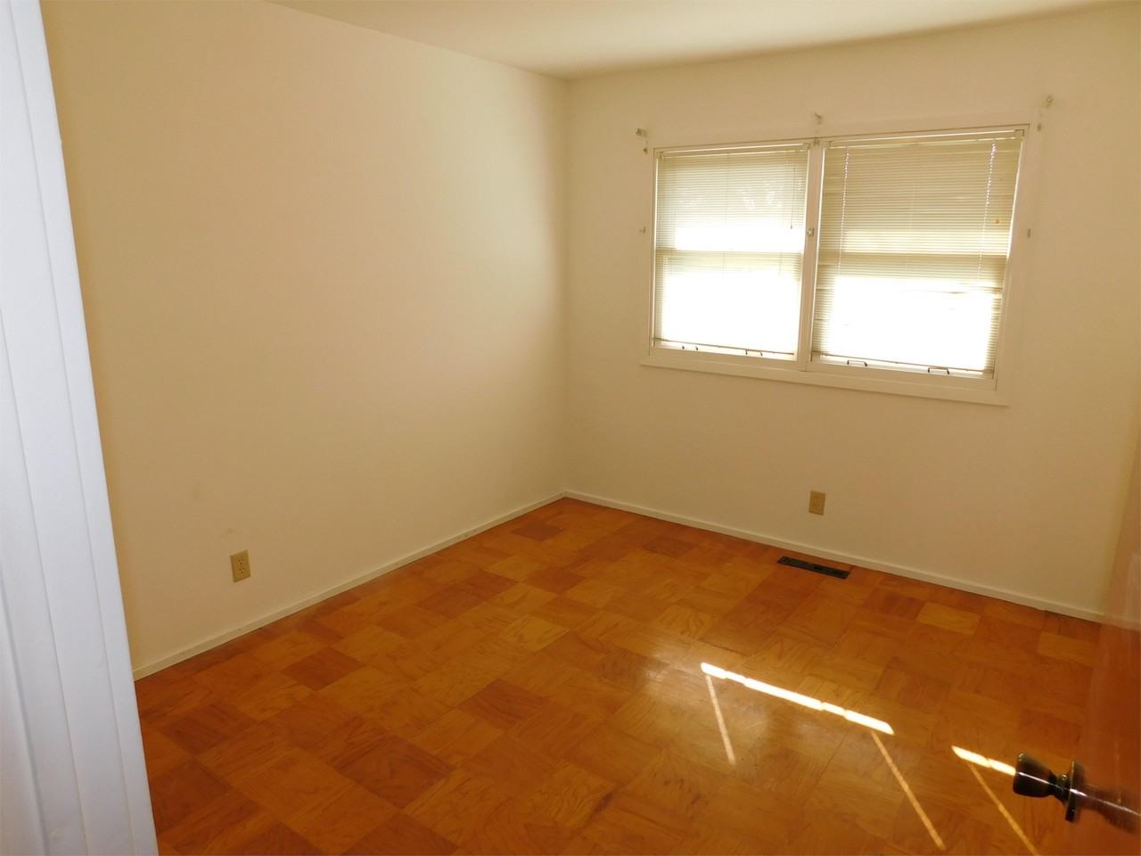 1432 Fairway Dr - Photo 2 of 11