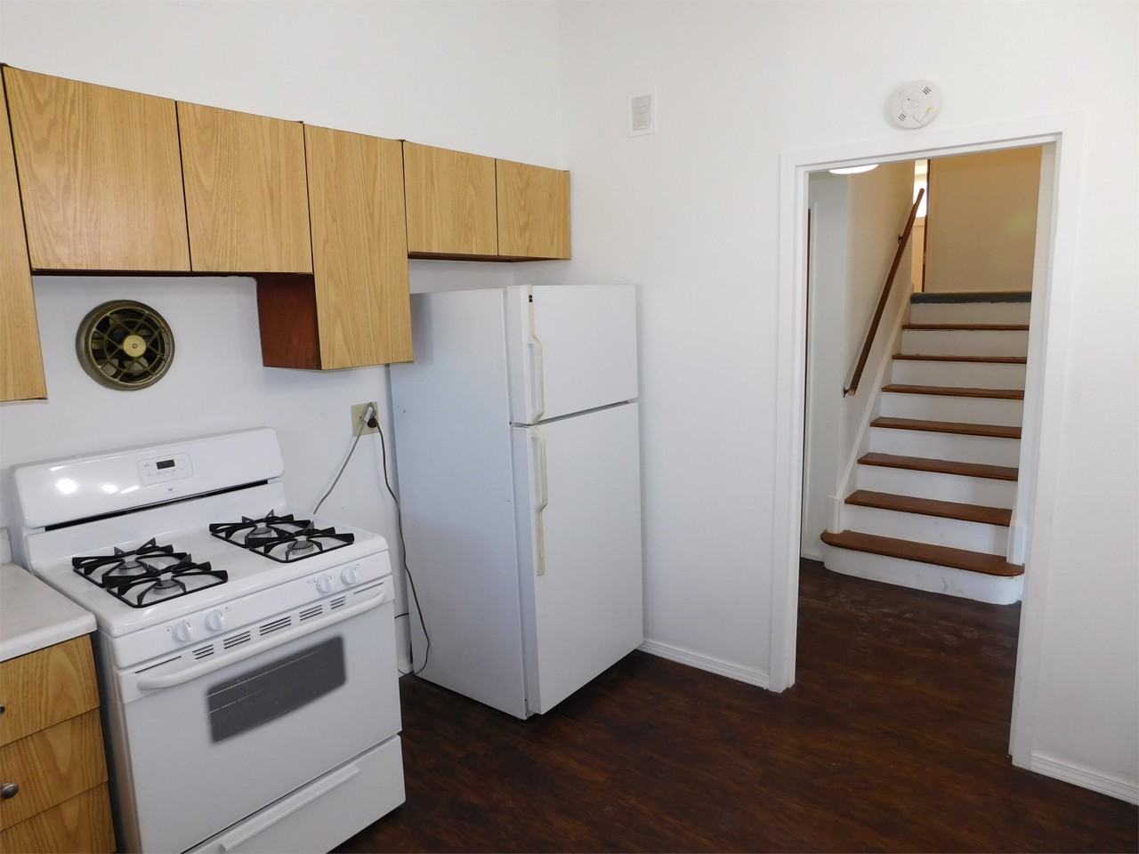 1432 Fairway Dr - Photo 3 of 11