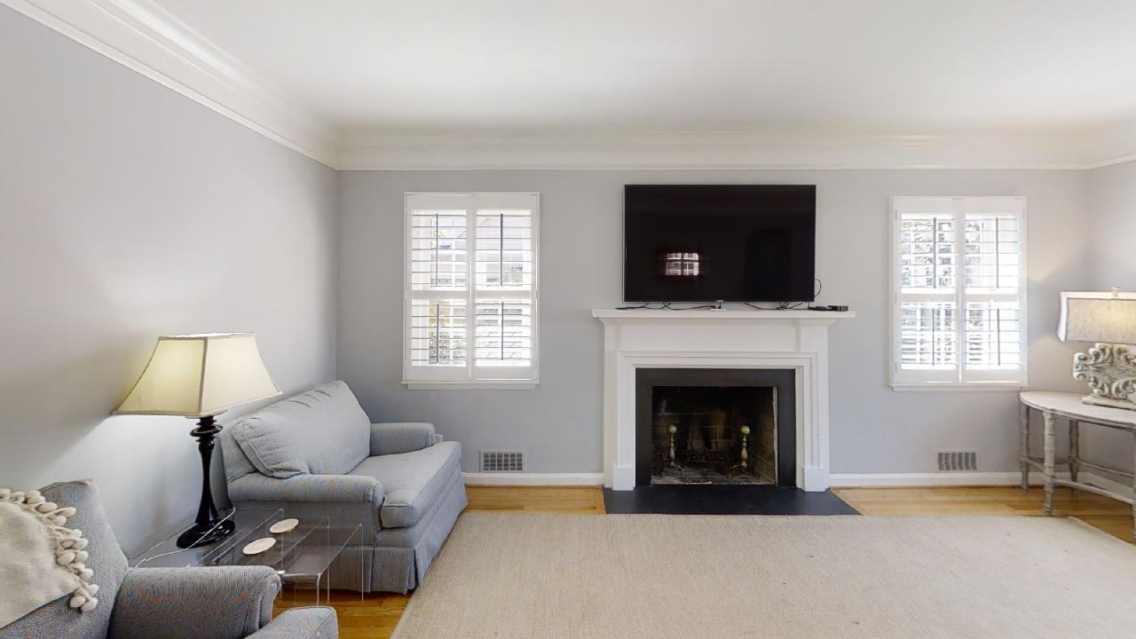 806 N Overlook Dr - Photo 3 of 42