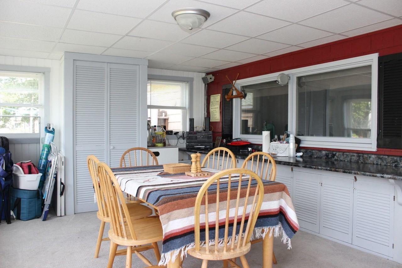 318 Paradise Dr - Photo 4 of 36