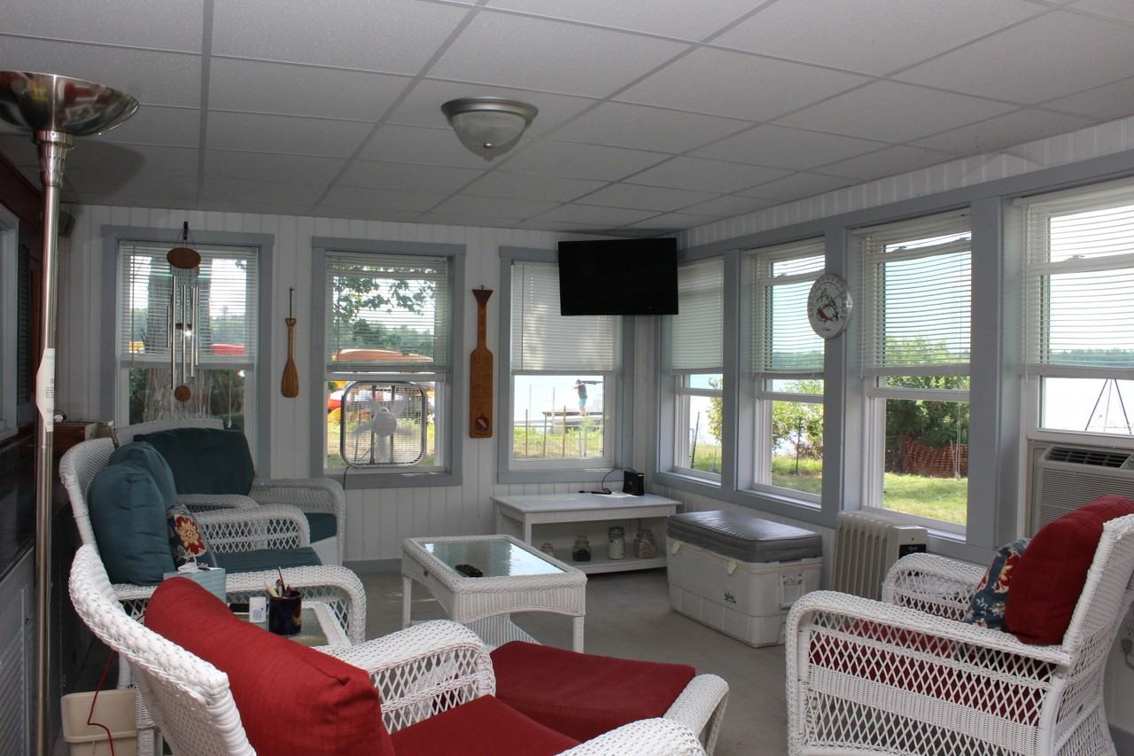 318 Paradise Dr - Photo 2 of 36