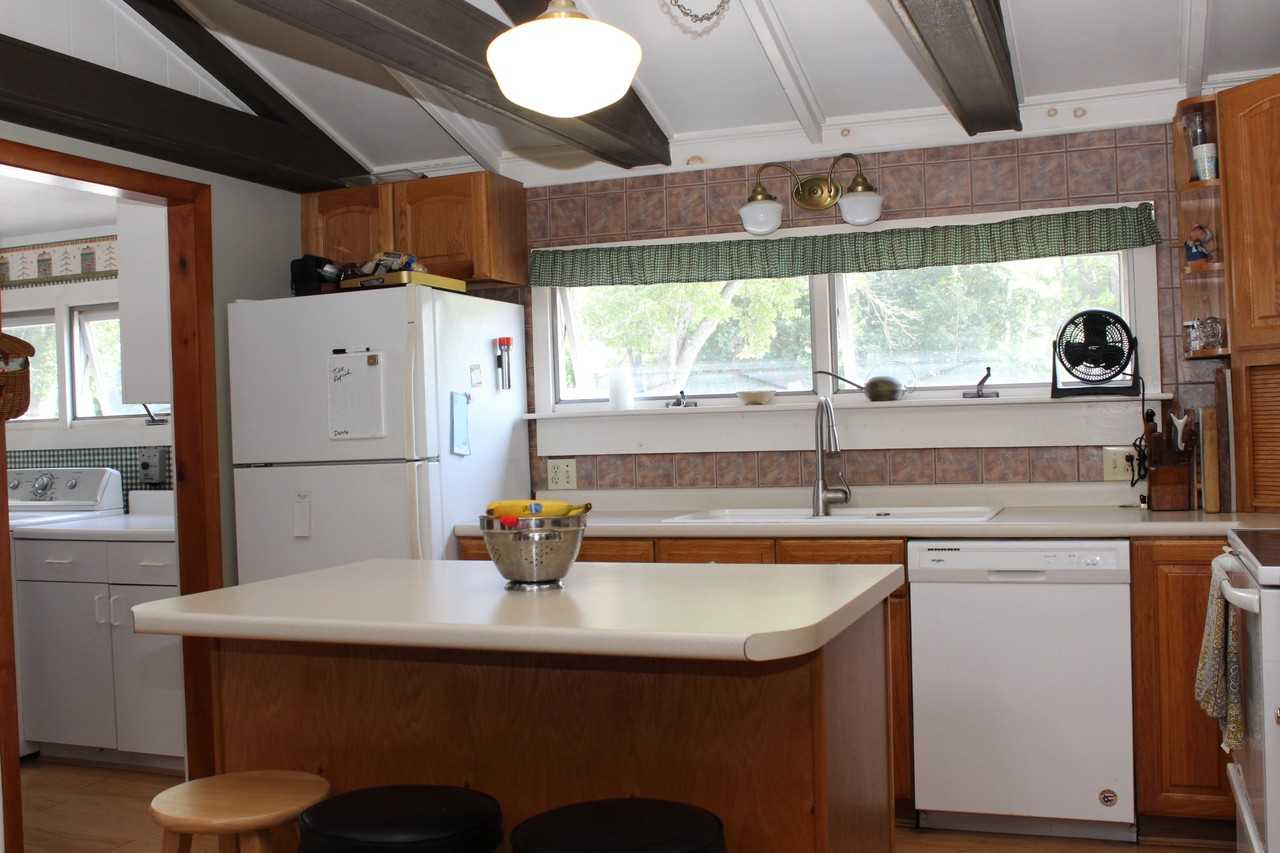 318 Paradise Dr - Photo 4 of 36