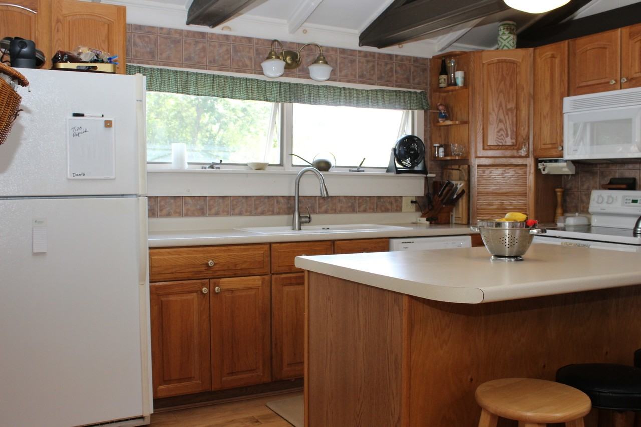 318 Paradise Dr - Photo 4 of 36