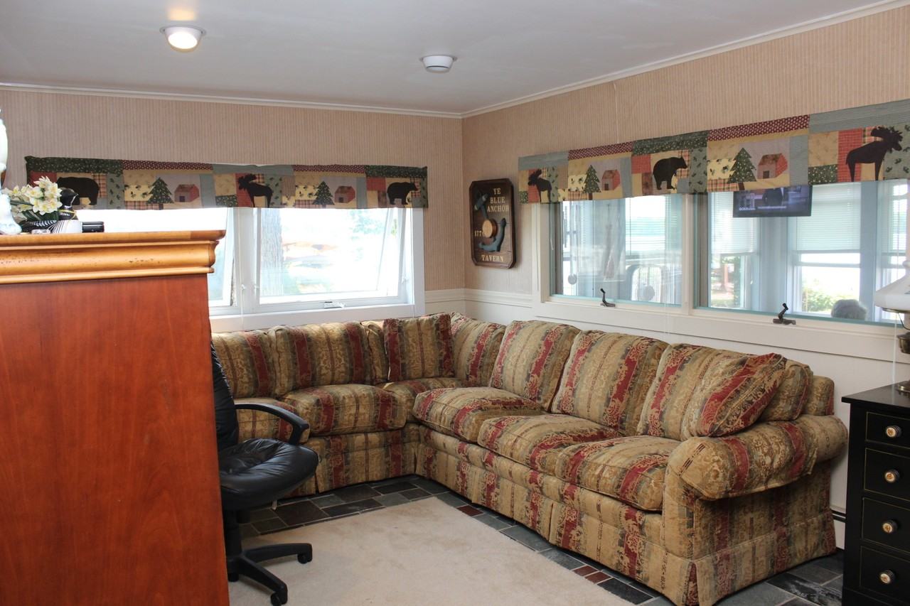 318 Paradise Dr - Photo 5 of 36