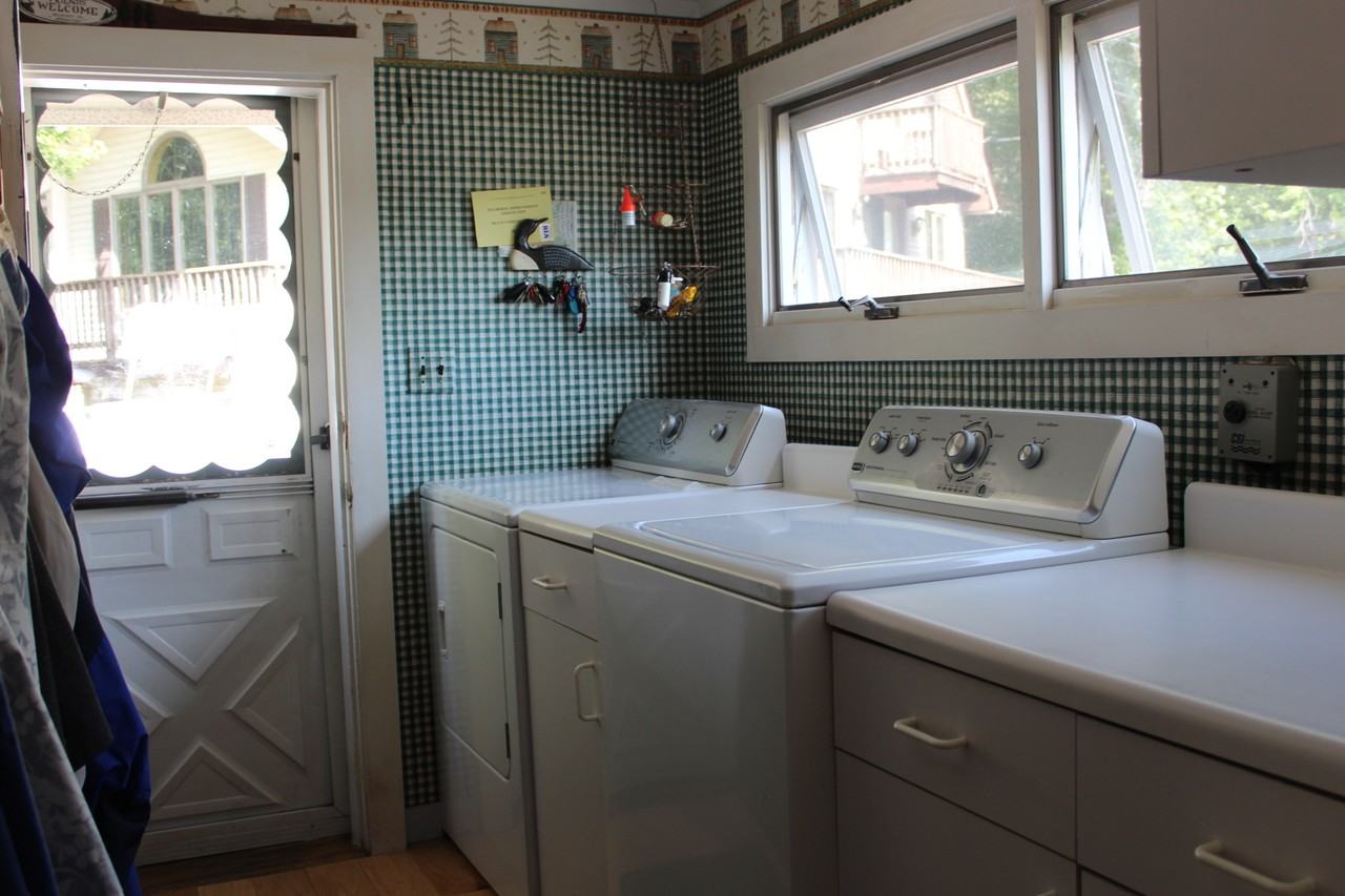 318 Paradise Dr - Photo 6 of 36