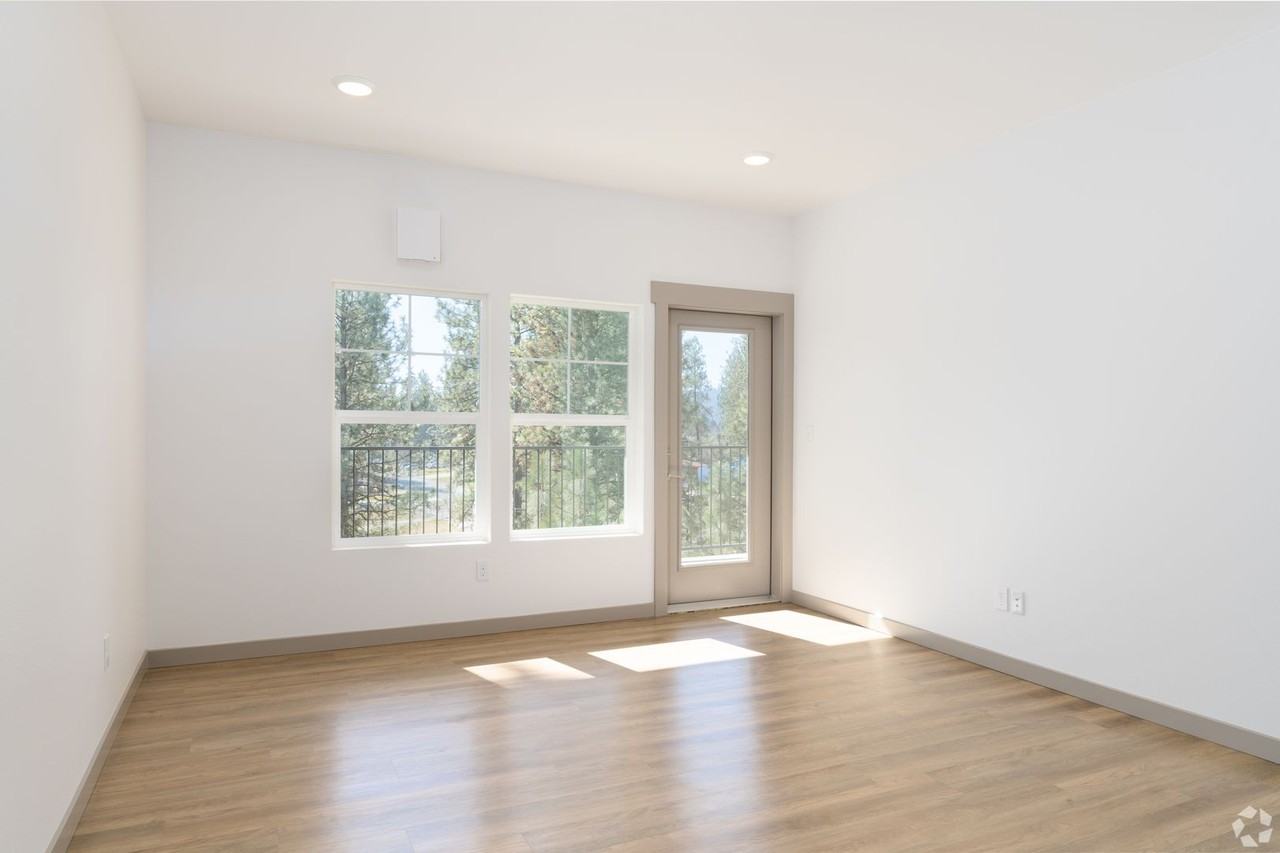 102 E Farwell Rd #216 - Photo 2 of 9