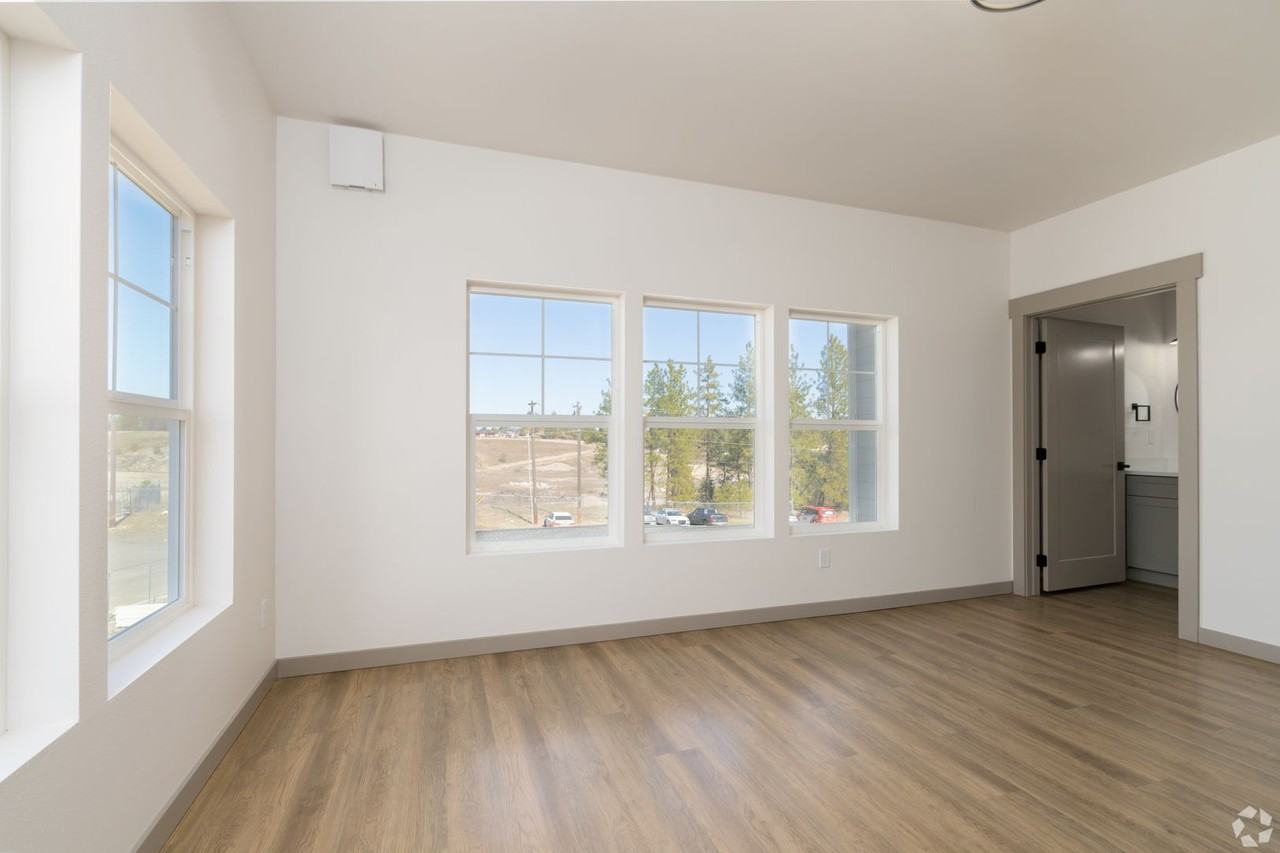 102 E Farwell Rd #216 - Photo 4 of 9