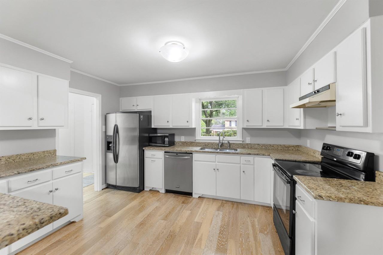 301 Judson Dr - Photo 3 of 8
