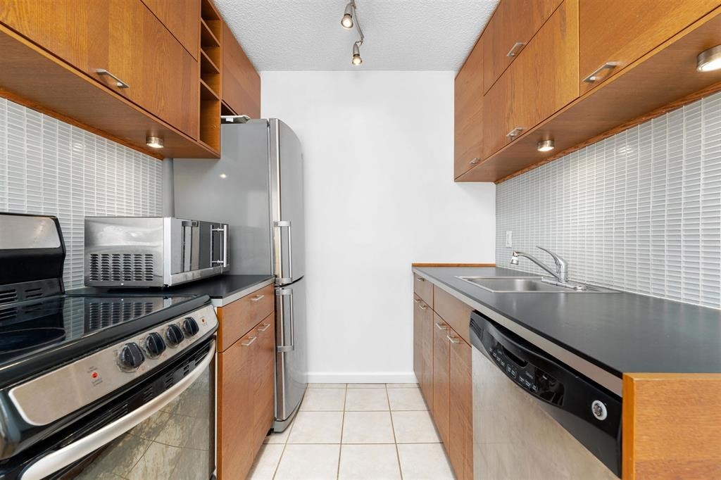 2033 West 7th Avenue #211 - Photo 4 of 16