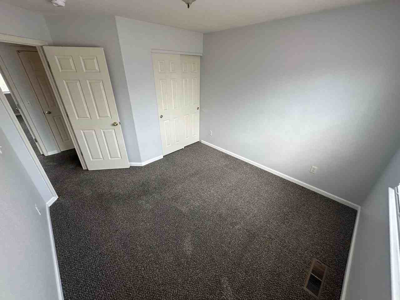 1107 Dixie Ln - Photo 2 of 9
