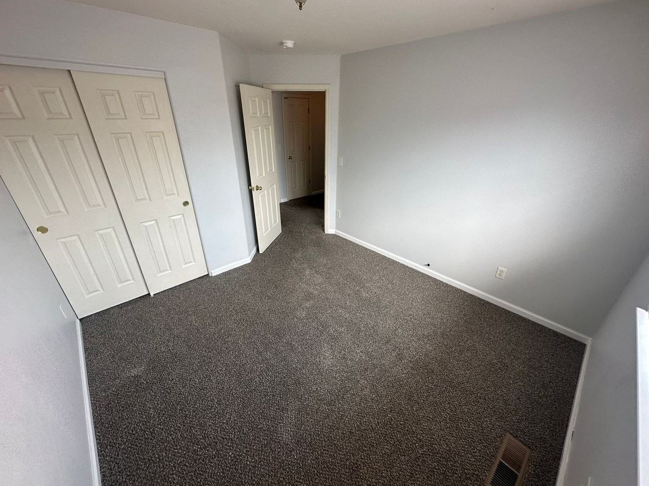 1107 Dixie Ln - Photo 3 of 9