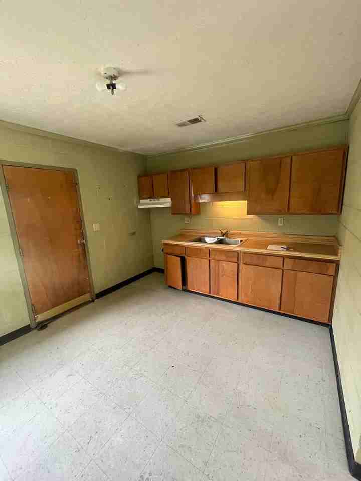 374 E Gordon Ave - Photo 2 of 11