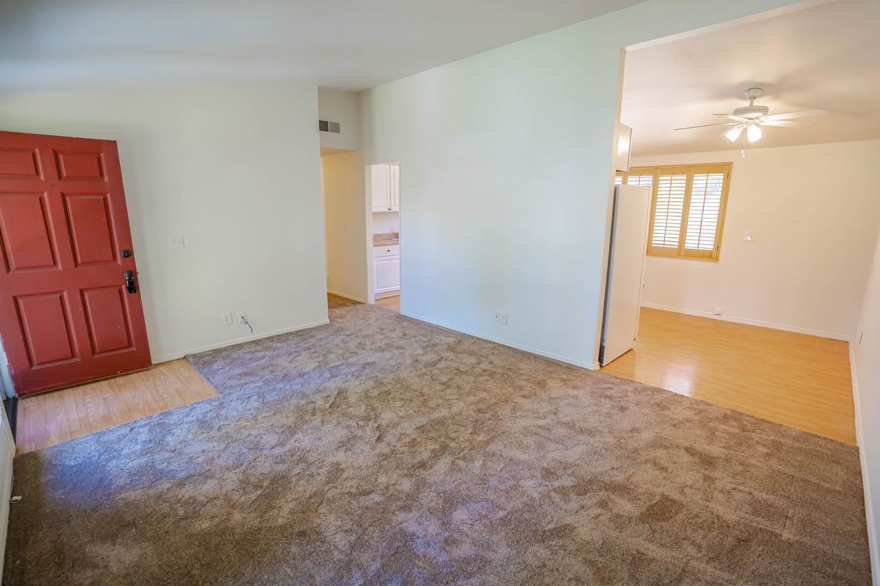 19028 Newhouse St - Photo 2 of 16