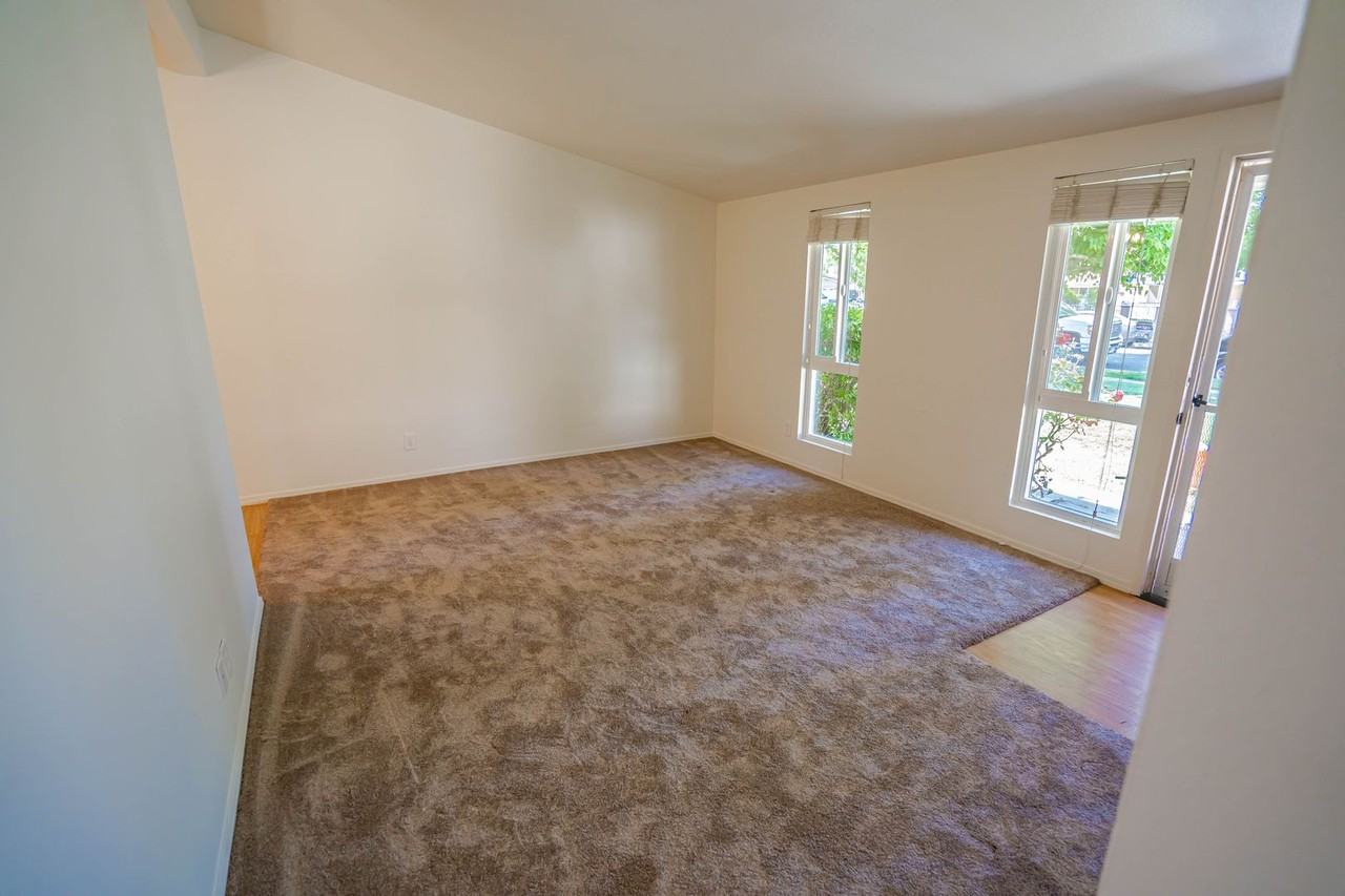 19028 Newhouse St - Photo 3 of 16