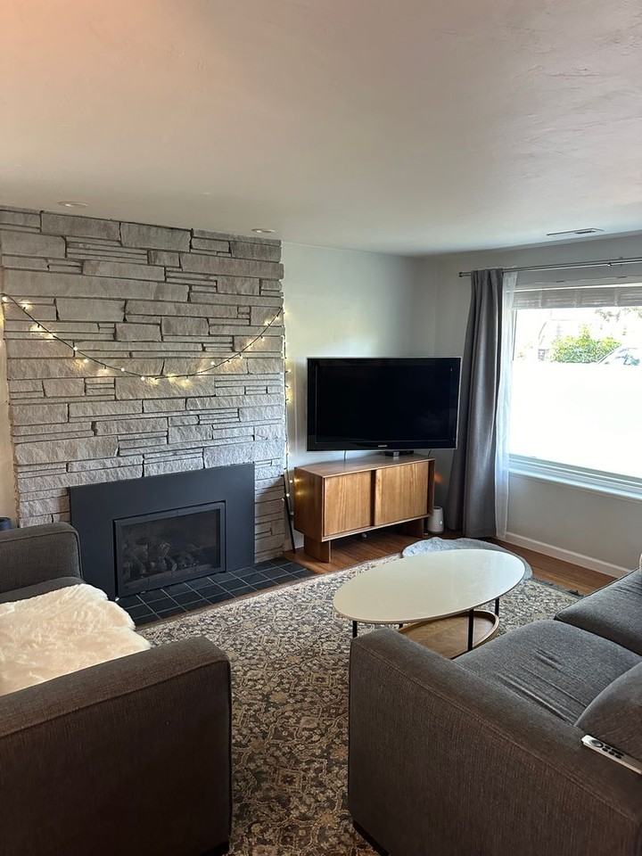 13724 Corliss Ave N - Photo 7 of 15