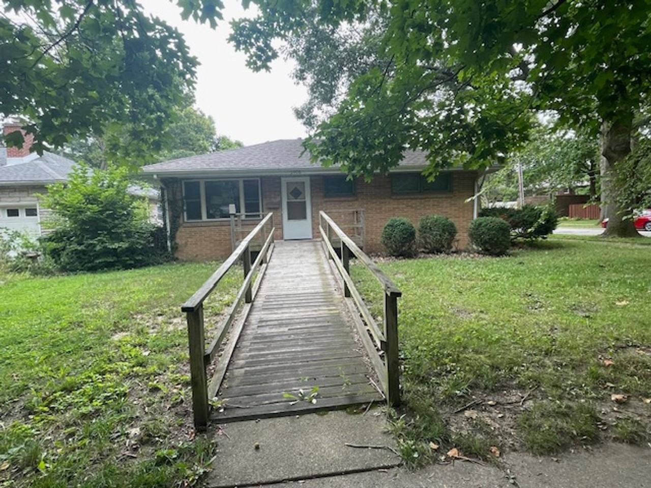 1408 S Race St - Photo 2 of 15
