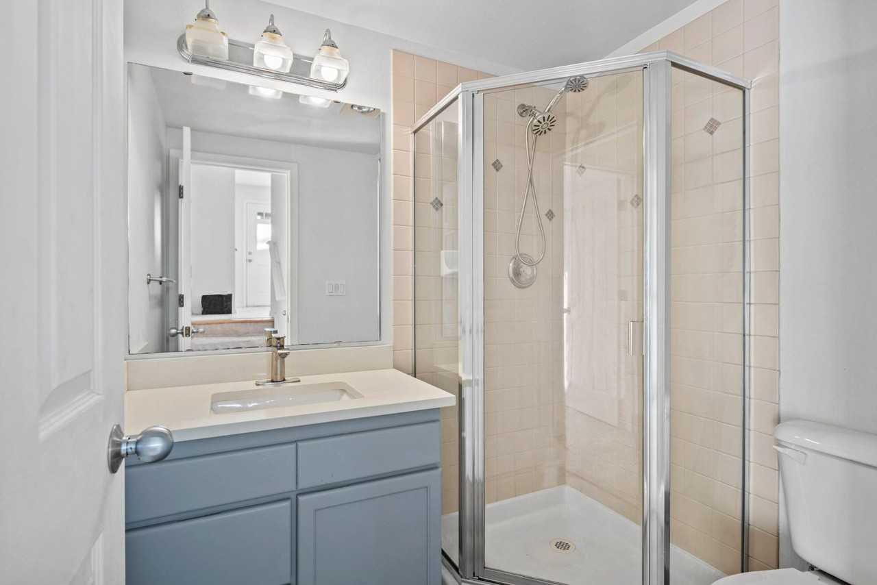 11211 Greenwood Avenue North #C - Photo 4 of 19