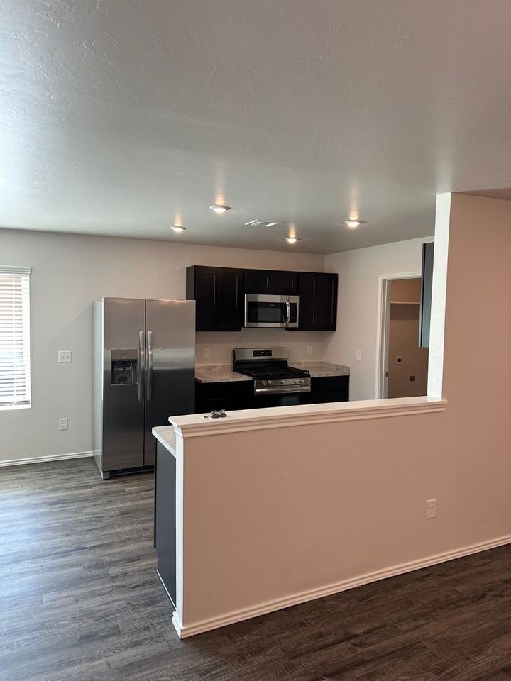 2120 Taylor St - Photo 6 of 24