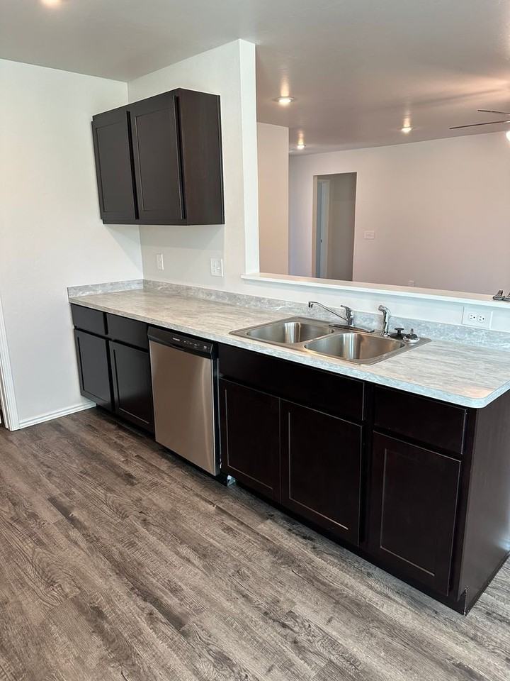 2120 Taylor St - Photo 7 of 24