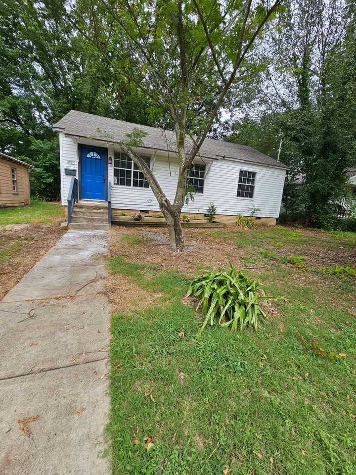 1423 Lincoln St - Photo 2 of 23