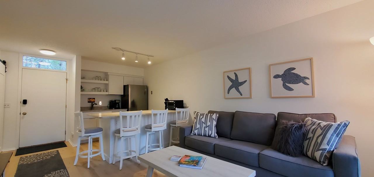 5703 N Creeks Xing - Photo 3 of 15