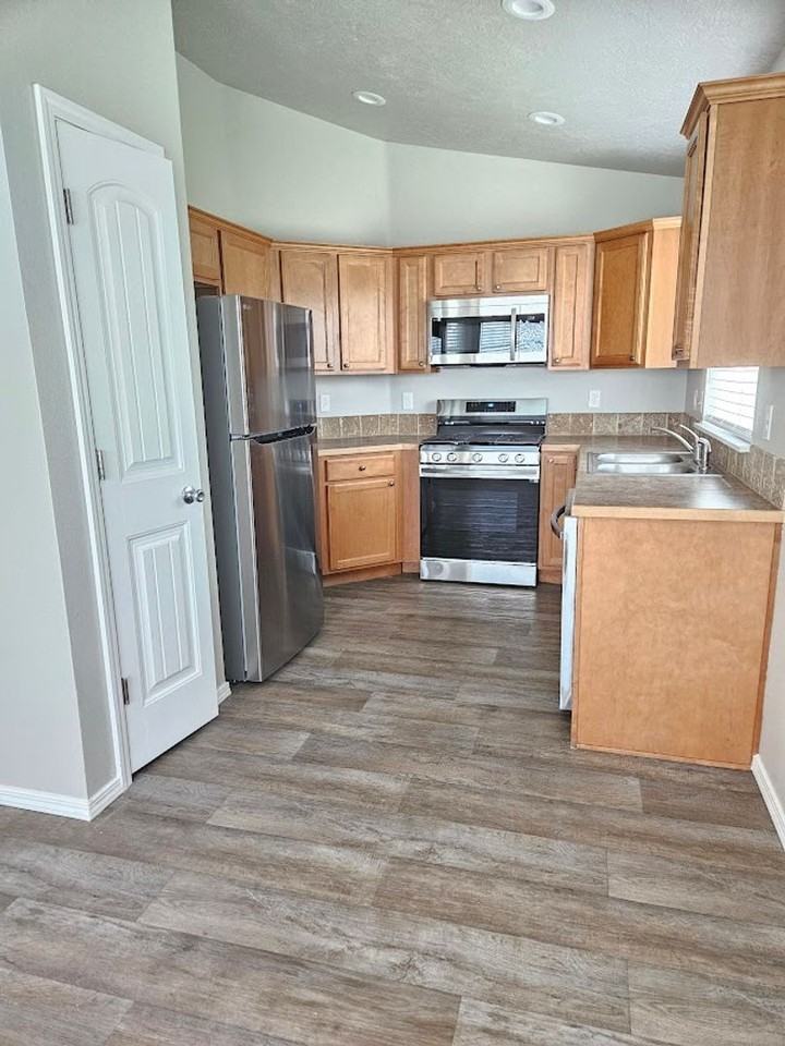 479 E Edenridge Dr - Photo 2 of 19