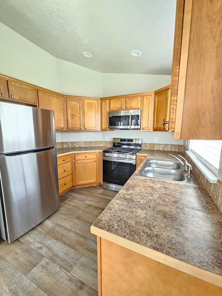479 E Edenridge Dr - Photo 3 of 19
