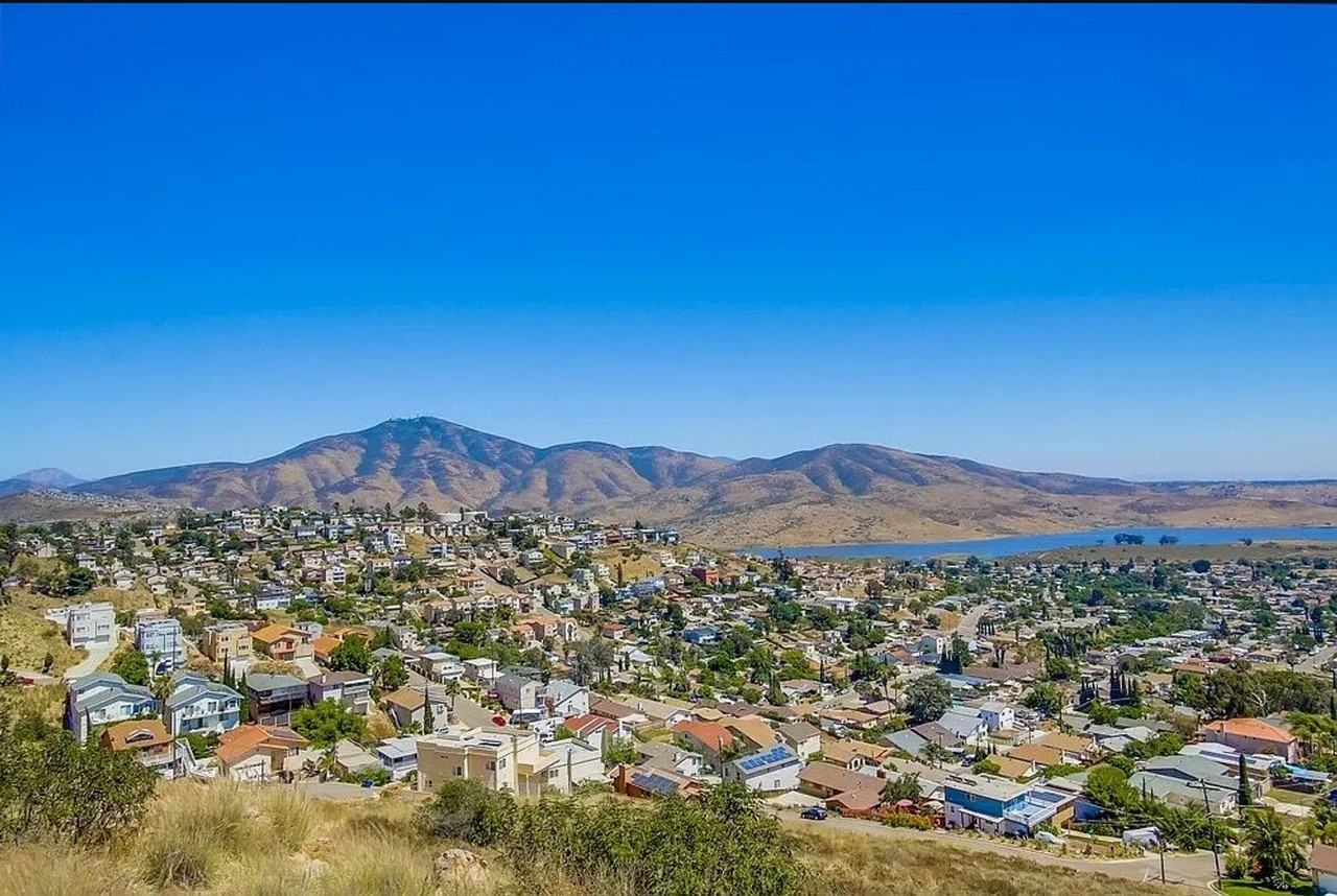 1503 Maria Ave - Photo 2 of 15