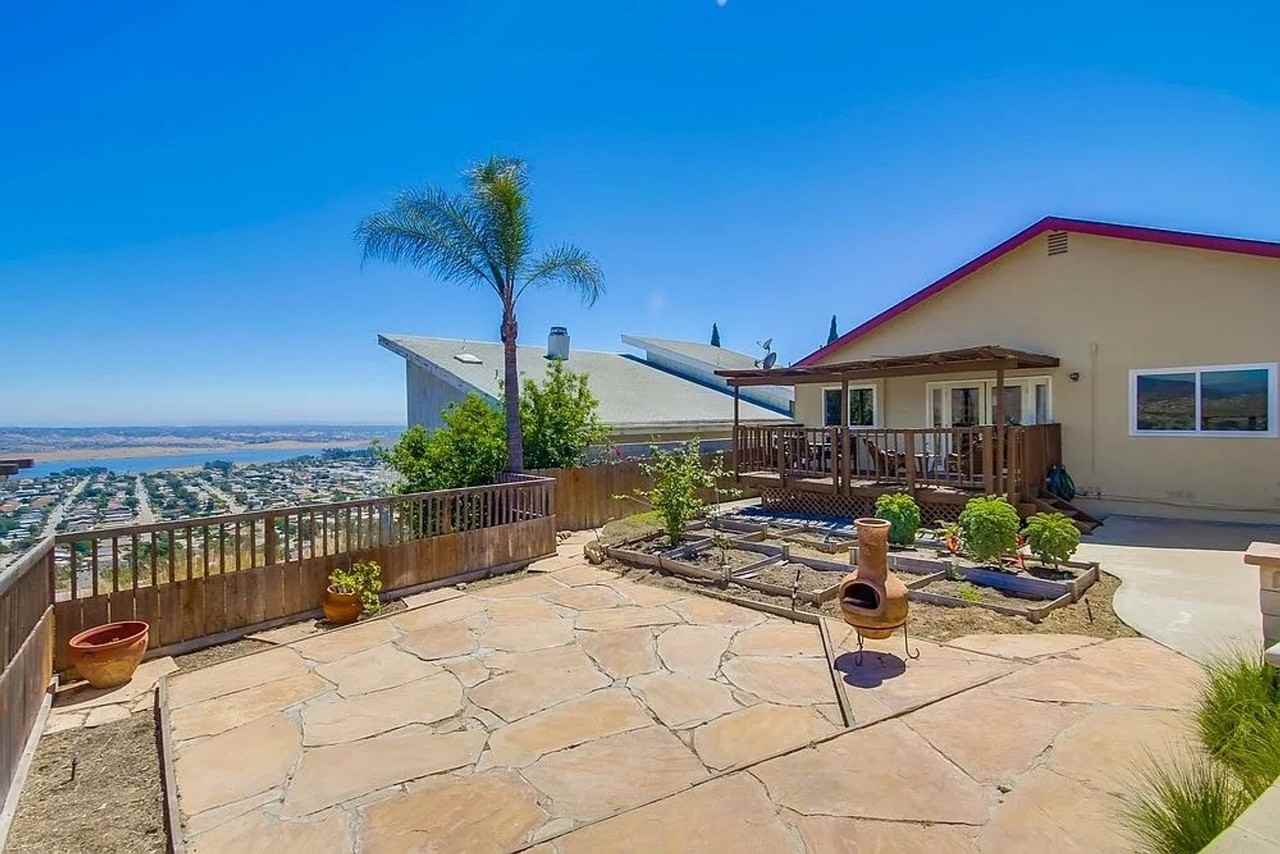 1503 Maria Ave - Photo 3 of 15