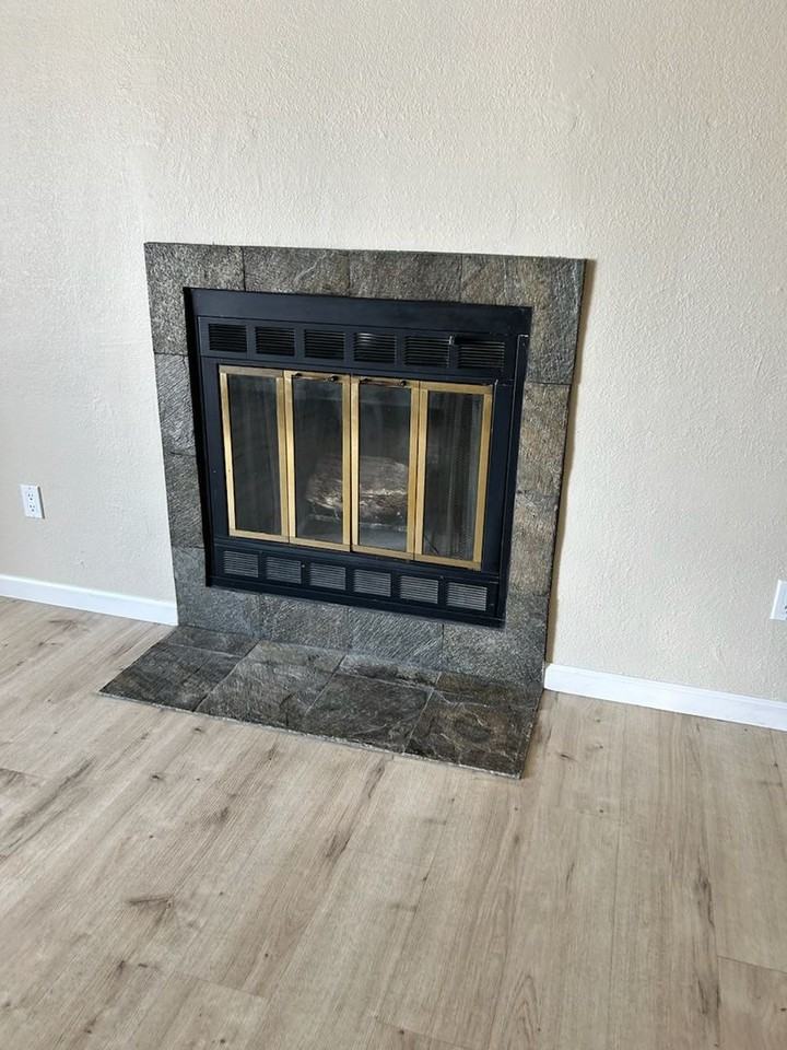 320 Bedford Ln - Photo 2 of 17