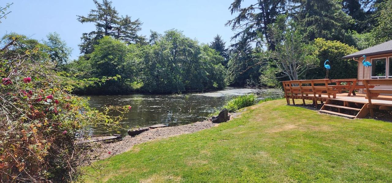 498 Se Galena Ave - Photo 3 of 21