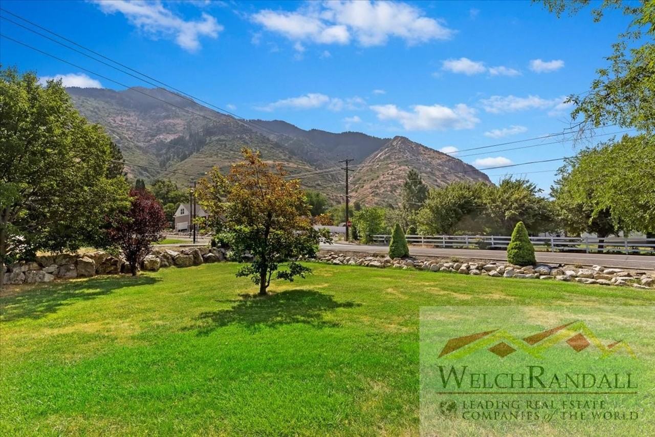 1700 Fruitland Dr - Photo 3 of 36