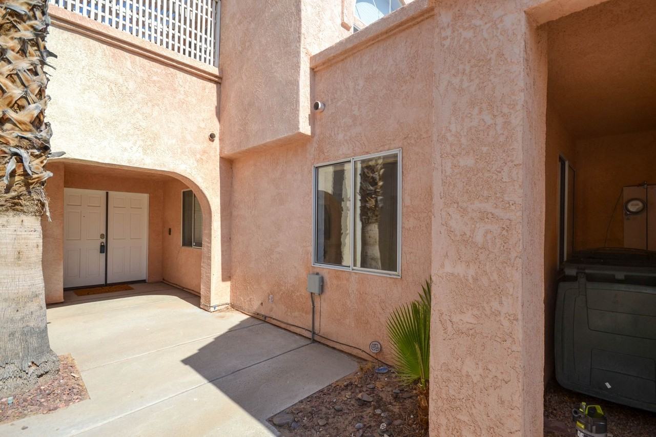 2911 Country Club Dr - Photo 3 of 34