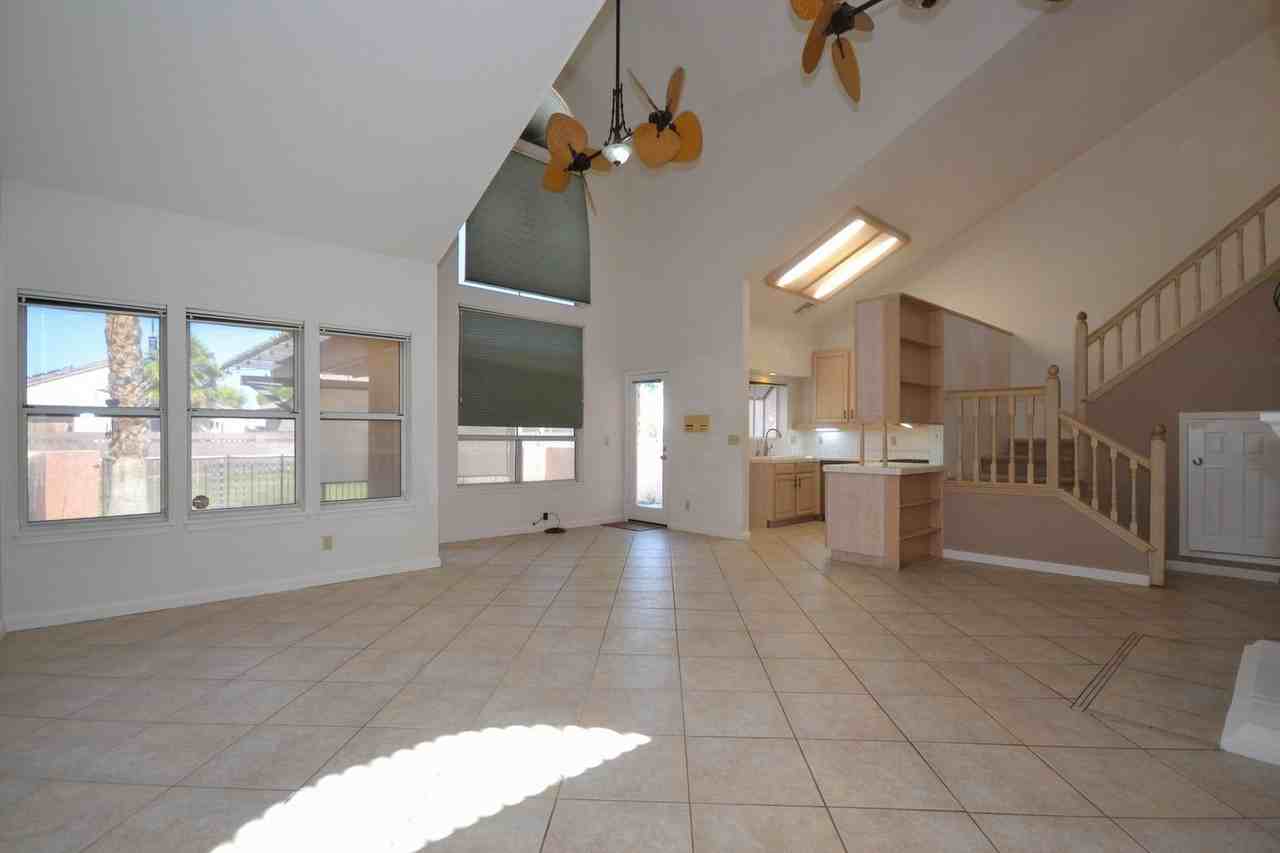 2911 Country Club Dr - Photo 5 of 34